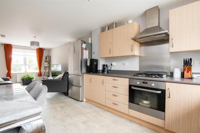 Lounge & Kitchen