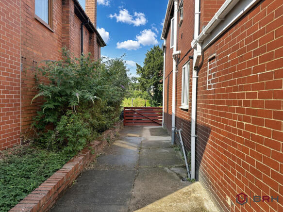 3 bed Semi-Detached for sale Image 4