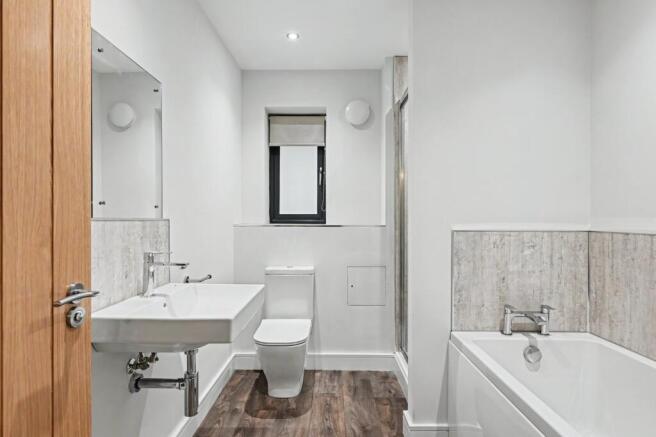 3 bed House to rent Image 8