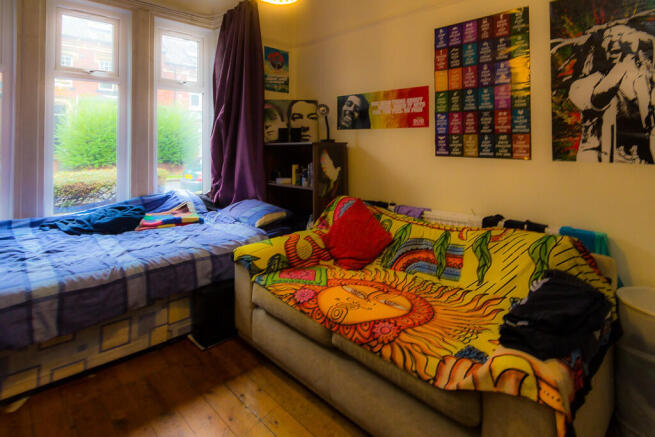 5 bed House to rent Image 5