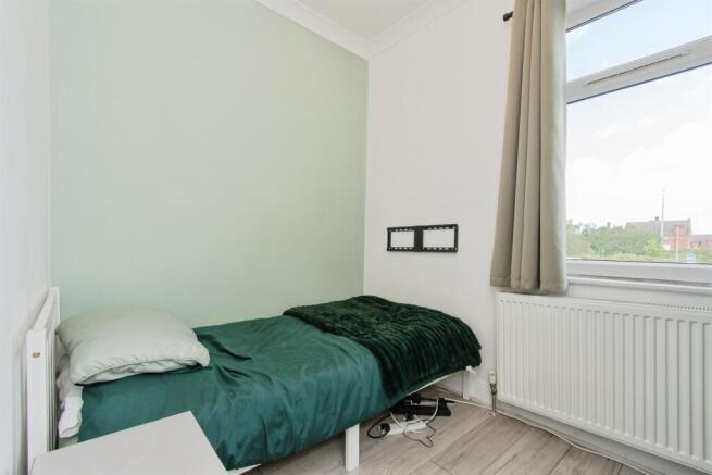 3 bed Terraced for sale Image 12