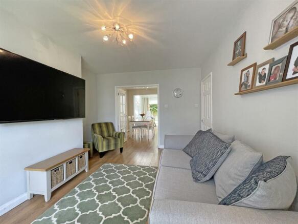 Corfe Avenue 14 - Lounge 2.jpg