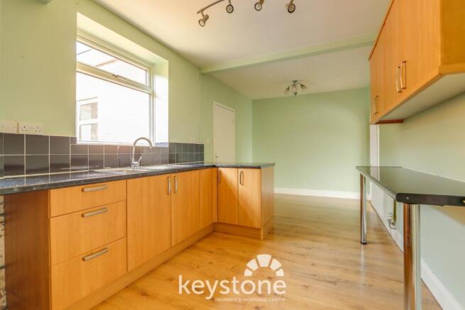 82 Fron Road-4