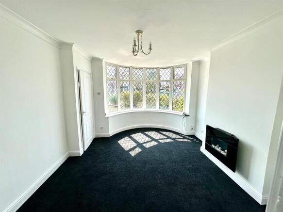LOUNGE/DINING ROOM