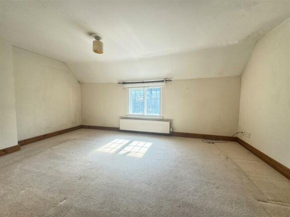 Bedroom q1.jpg