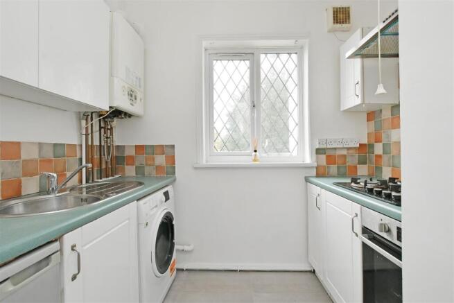6 bed House for sale Image 12