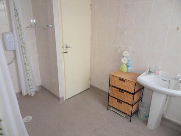 SHOWER ROOM