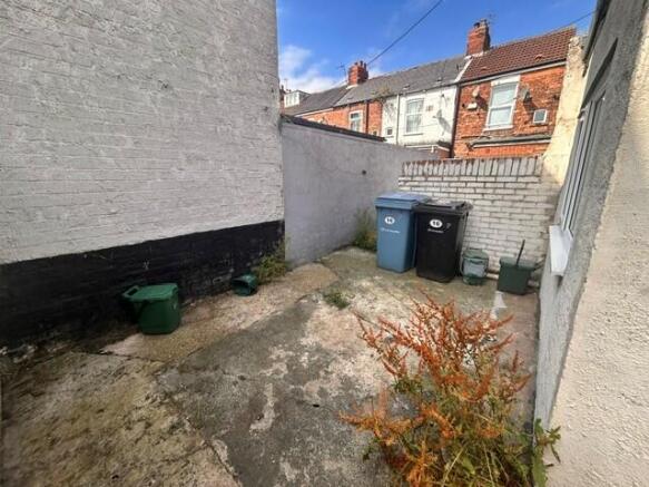 2 bed Terraced to rent Image 7