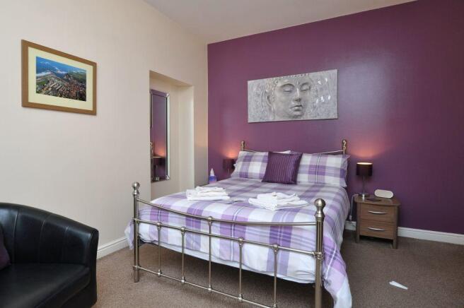 6 bed Semi-Detached for sale Image 8