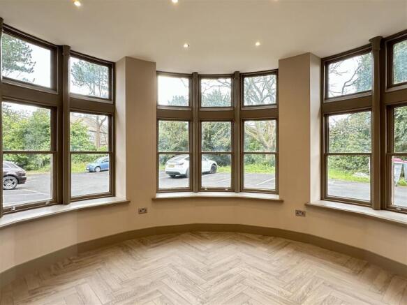 2 bed Apartment to rent Image 8
