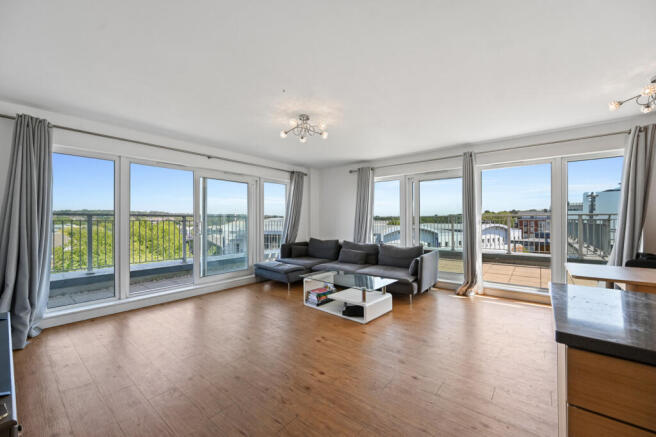 Exclusive three bedroom apartment