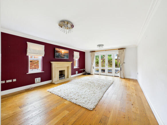 CAM01984G0-PR0552-STILL022