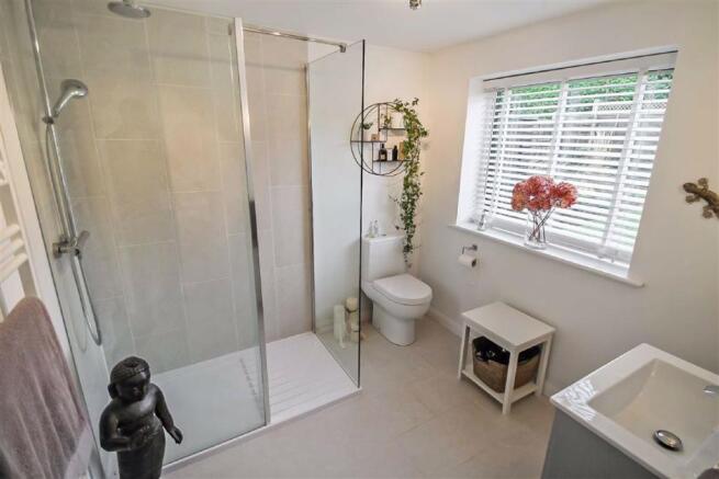 Large En-Suite Shower Room