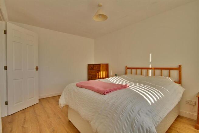 3 bed Semi-Detached for sale Image 10