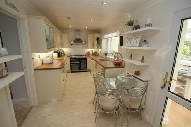 Kitchen / Breakfast Room
