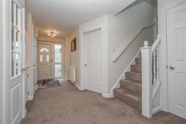 4 bed Detached for sale Image 9