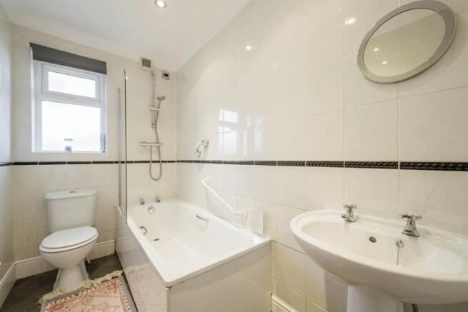 2 bed Flat for sale Image 12