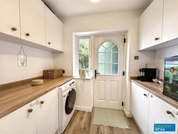 4 bed Detached for sale Image 9