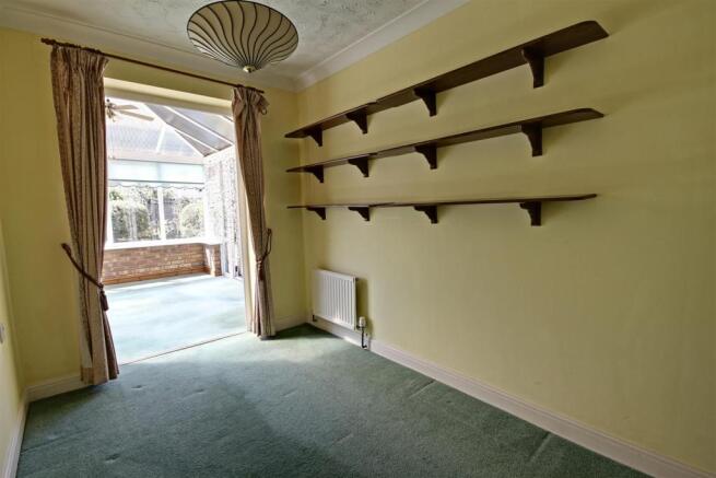 Bedroom 4/ Dining Room
