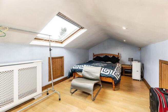 3 bed Semi-Detached Bungalow for sale Image 10