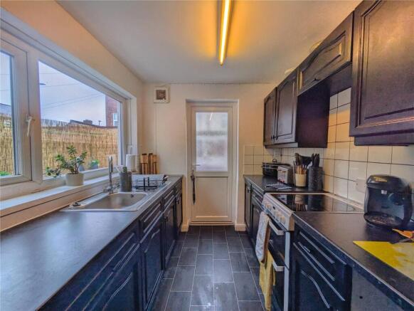 2 bed Terraced to rent Image 4