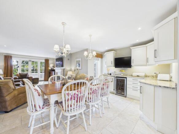 4 bed Detached for sale Image 6