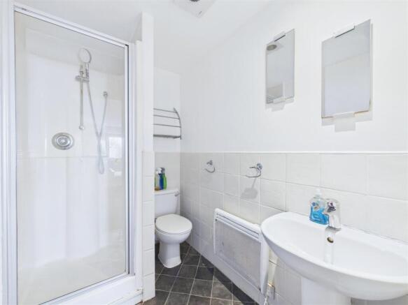 2 bed Flat to rent Image 10