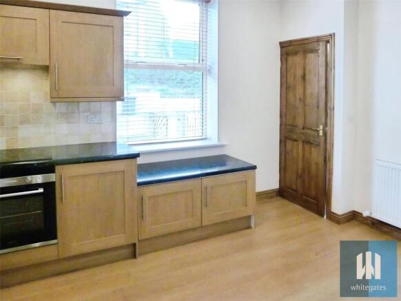 2 bed Terraced to rent Image 5