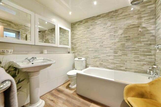 7 bed Bungalow for sale Image 10