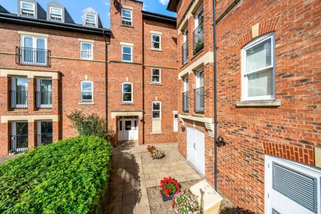 2 bed Flat for sale Image 12
