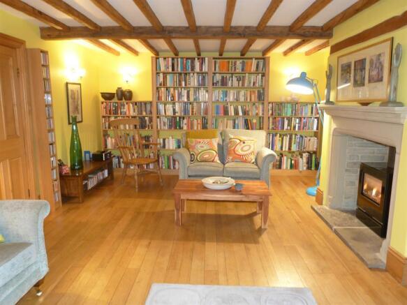 LIVING ROOM IMAGE THREE