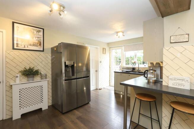 4 bed Detached for sale Image 10