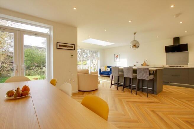 Open-Plan Kitchen / Dining Living Area