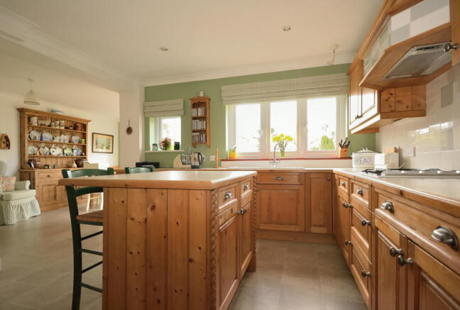 Kitchen/ Breakfast & Family Room