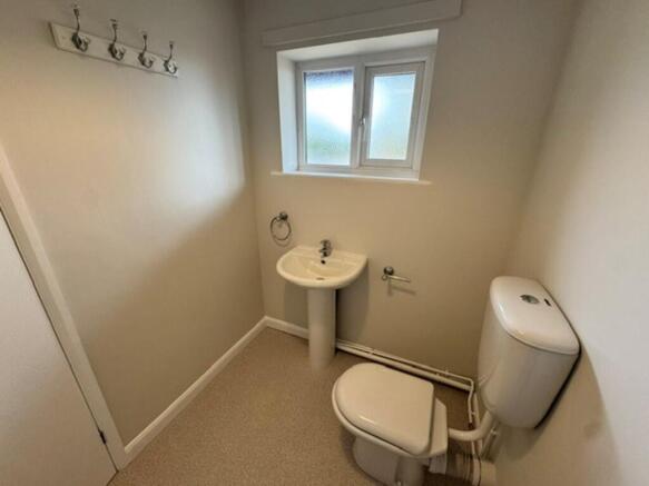 4 bed Detached to rent Image 8