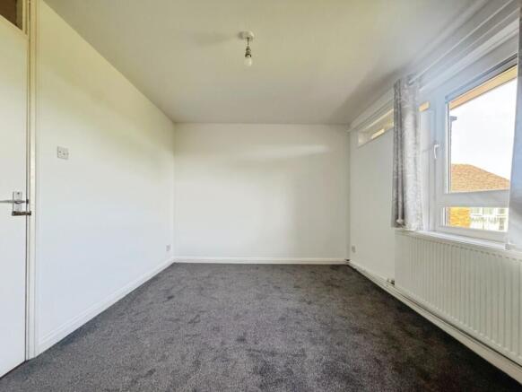 2 bed Apartment to rent Image 12