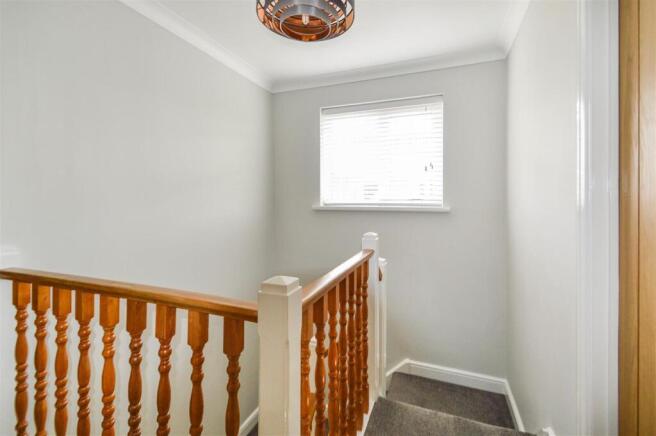 4 bed Detached for sale Image 11