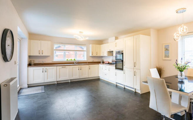 Kitchen / Dining Room