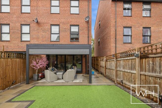 10 Sparrow Close, Do