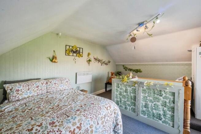 3 bed Semi-Detached for sale Image 12