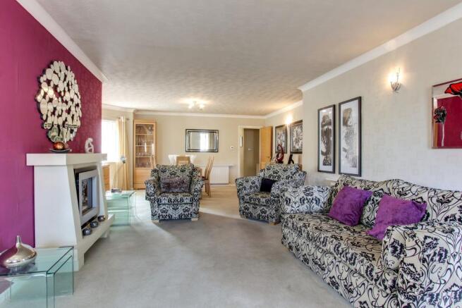 Lounge/Dining Room