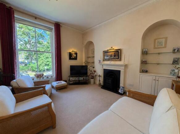 3 bed Flat for sale Image 6