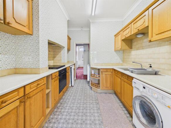 3 bed Semi-Detached for sale Image 6