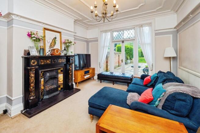 5 bed Semi-Detached for sale Image 6