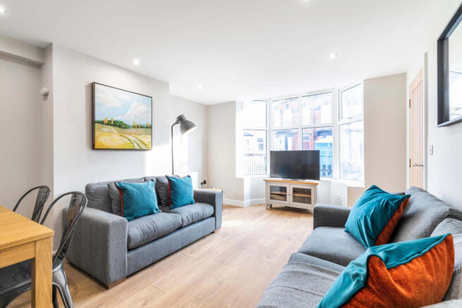 6 bed House to rent Image 4