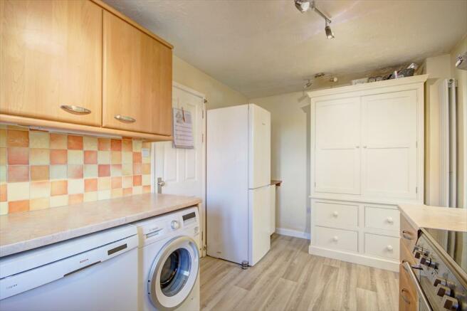 Kitchen 2.jpg