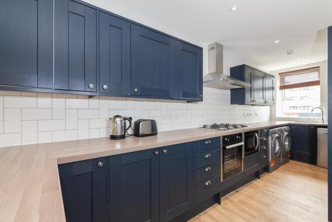 6 bed Flat to rent Image 9