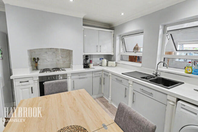 3 bed Semi-Detached for sale Image 6