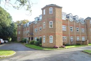 4, 50 Yew Place, Oatlands Chase, Weybridge KT13 9ZD