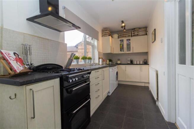 FITTED KITCHEN